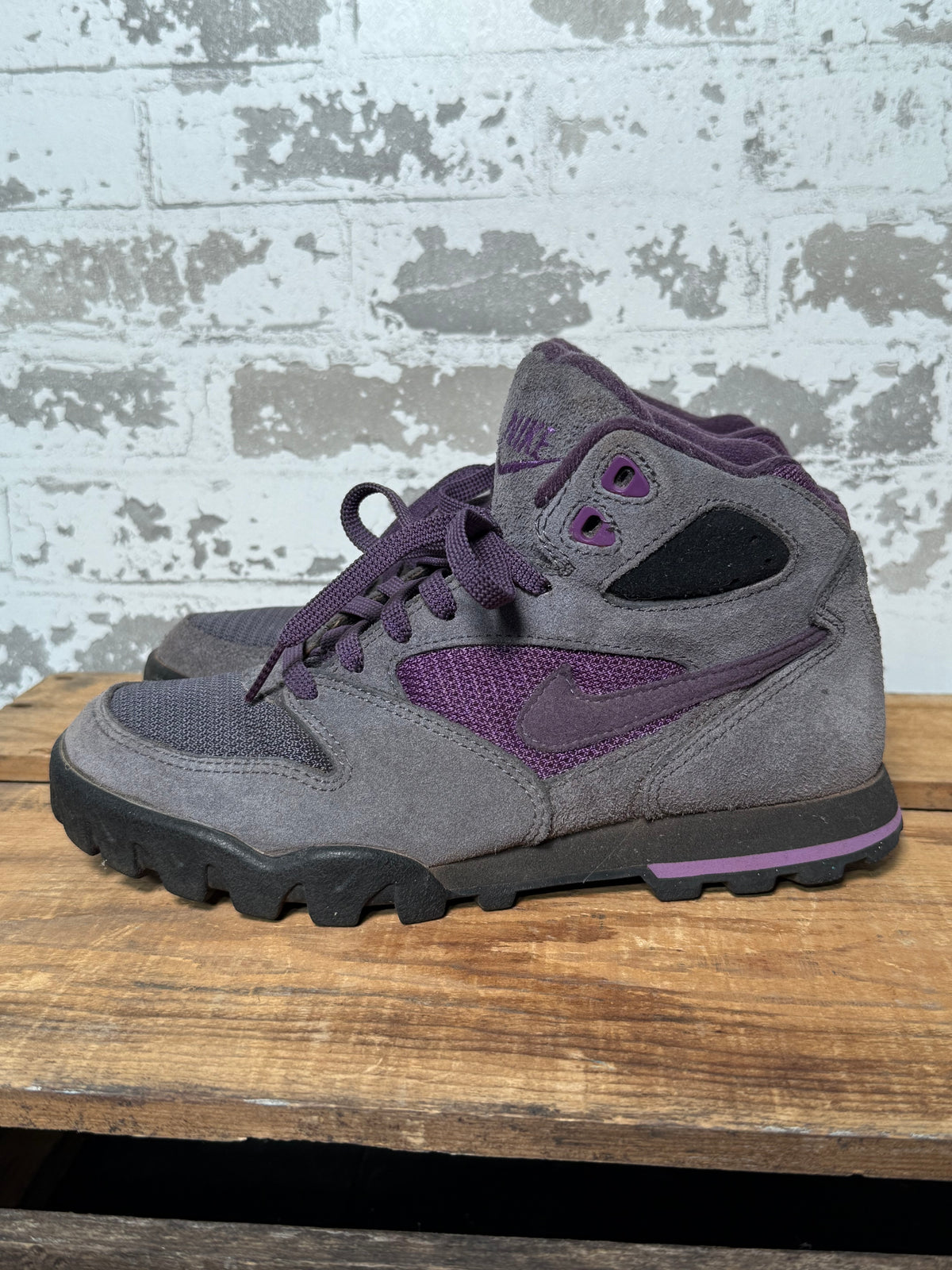 Nike Caldera Hiking Boots Womens 7.5